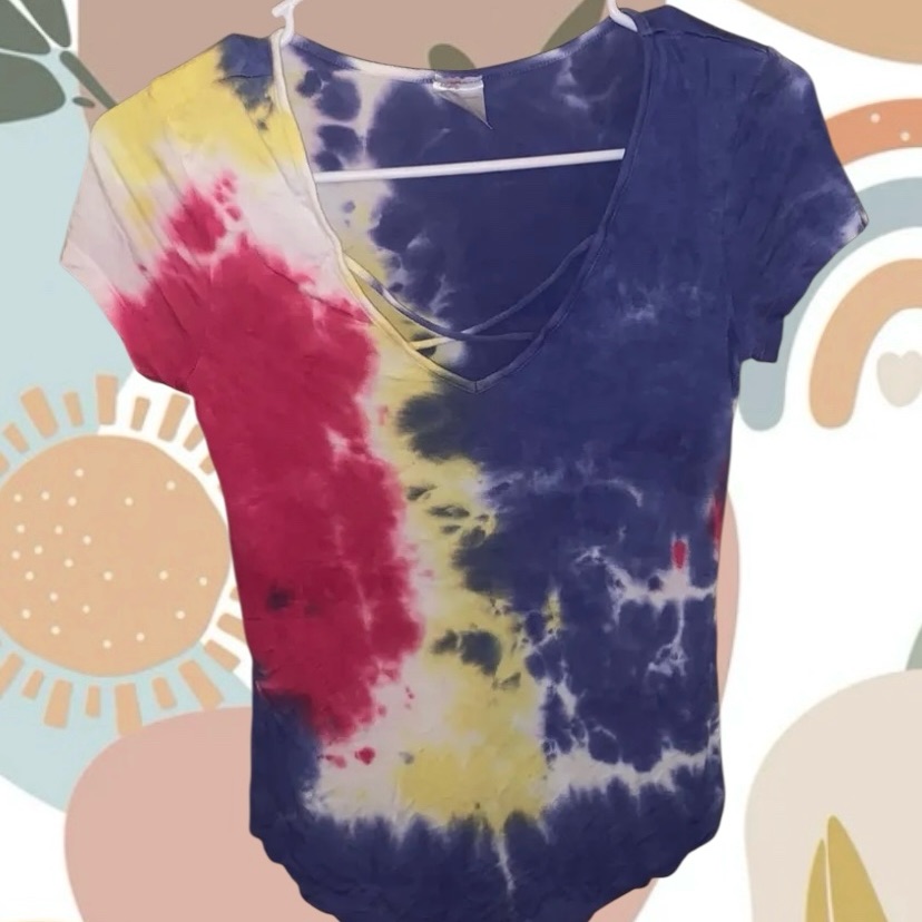 No Boundaries Blue And Red Cap Sleeve T-Shirt